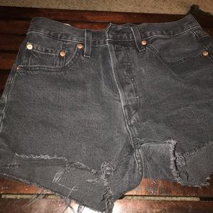 Levi’s 501 black denim shorts. W28